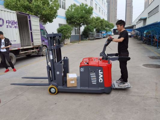 Ηλεκτρικό αντισταθμισμένο forklift Walkie καβαλικεύει τους στοιβαχτές 1500kg