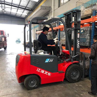CPD20S ντηζελοκίνητο ηλεκτρικό Forklift της JAC φορτηγό 2.5T με AMP το συνδετήρα